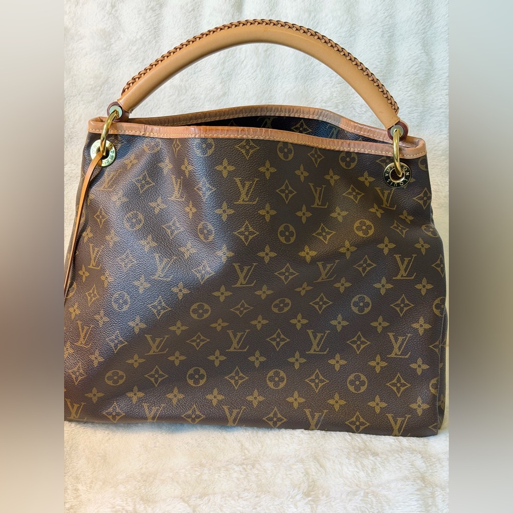 Louis Vuitton Artsy MM Classic Brown Monogram Shoulder Bag